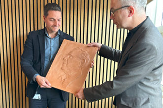 Gjöf Frá Aðstandendum Ingólfs